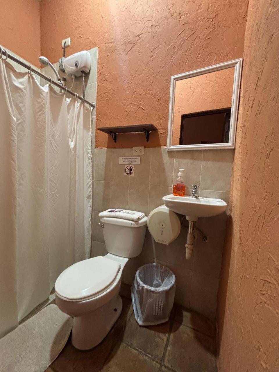 Hotel Chilero Y Cafe Антигуа-Гватемала Экстерьер фото